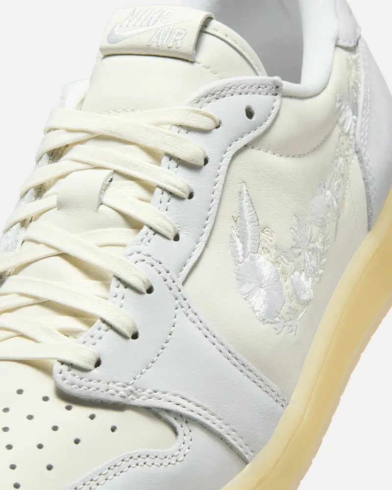 Jordan Air Jordan 1 Retro Low Og "Floral Swoosh" Sail 6