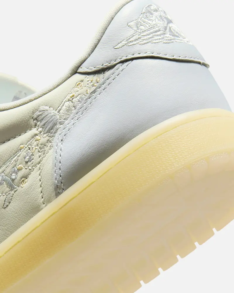 Jordan Air Jordan 1 Retro Low Og "Floral Swoosh" Sail 8