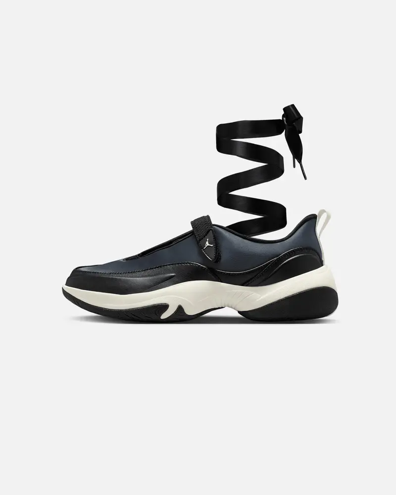 Jordan Women's Pointe Black/Sail 1