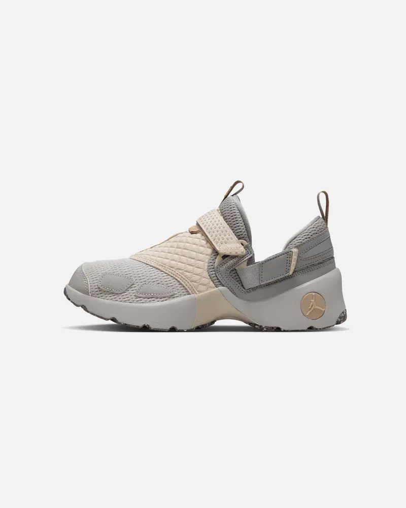 Jordan Women's Trunner Lx Lt Iron Ore 1