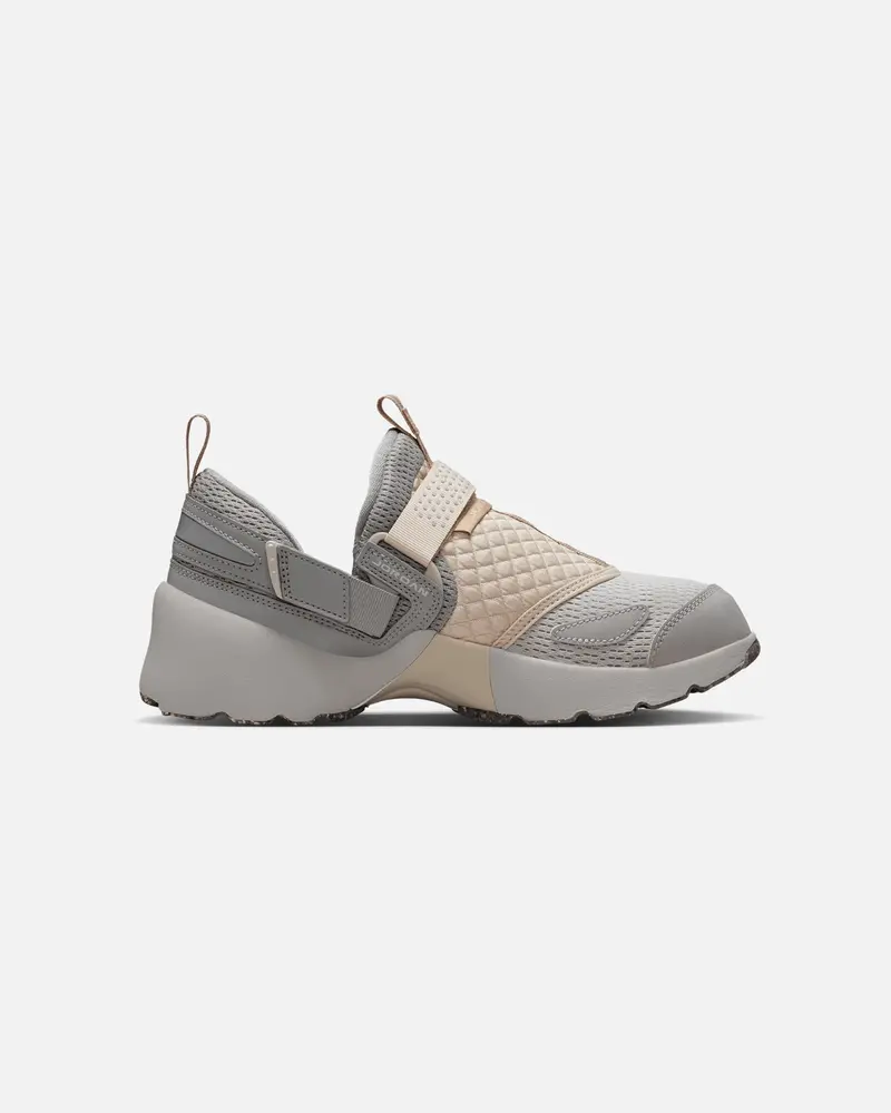 Jordan Women's Trunner Lx Lt Iron Ore 4
