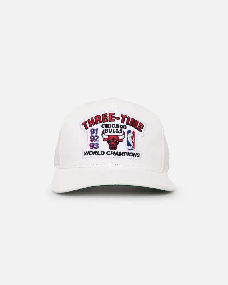 Mitchell & Ness Chicago Bulls 3 Time Og Corduroy Snapback White 1