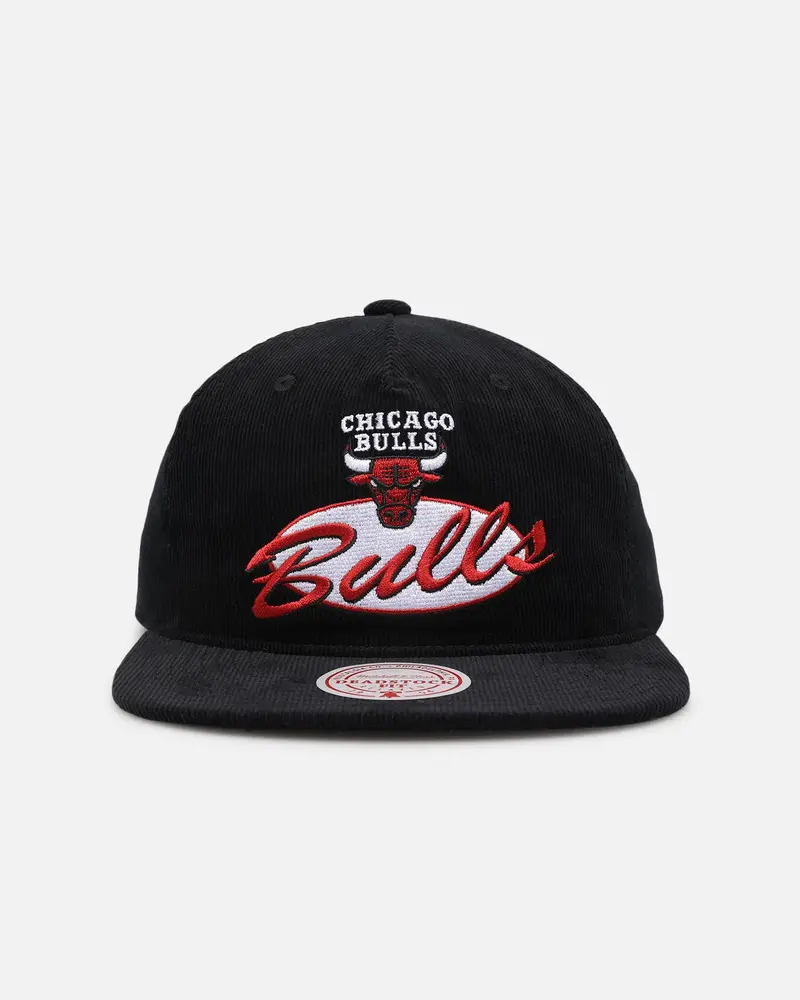 Mitchell & Ness Chicago Bulls Centre Circle Origin Snapback Black 1