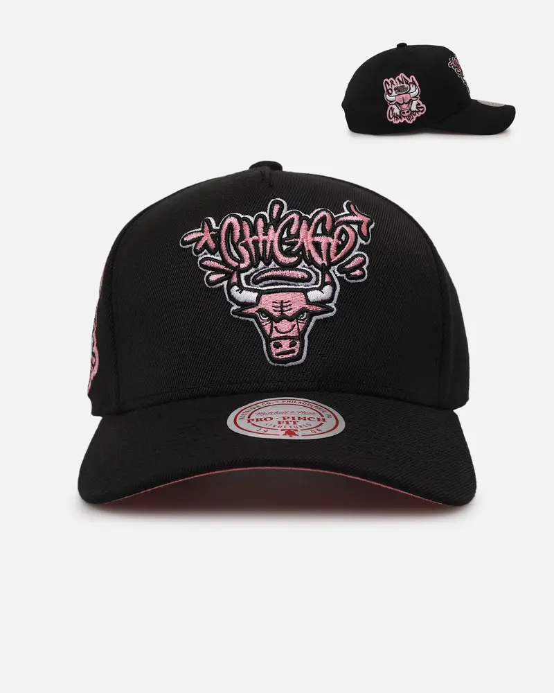 Mitchell & Ness Chicago Bulls Champs Graffiti Pro Crown Snapback Black 1