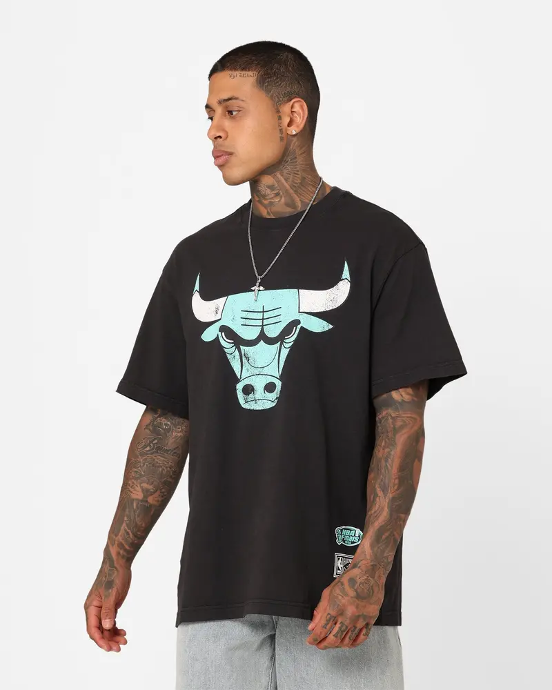 Mitchell & Ness Chicago Bulls Ice Blue Logo T-Shirt Faded Black 1