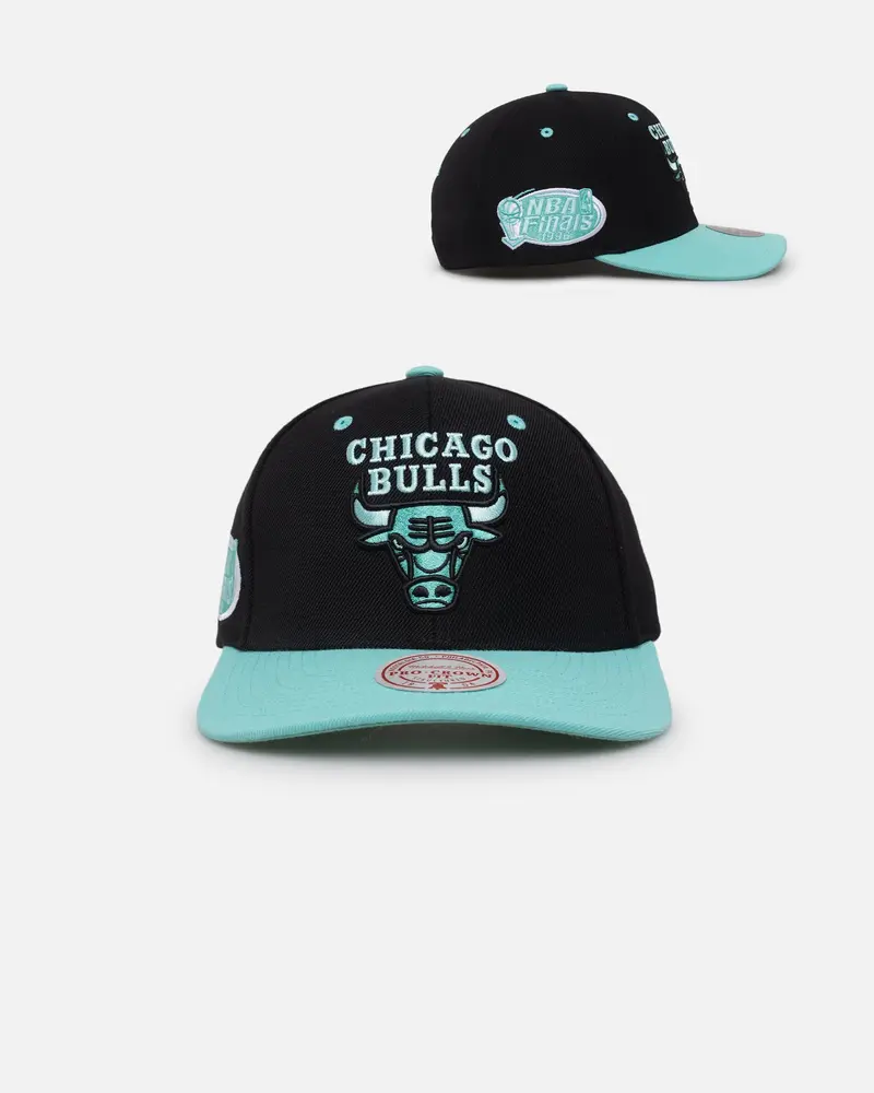Mitchell & Ness Chicago Bulls "Ice Blue" Script Origin Snapback Black/Ice Blue 1
