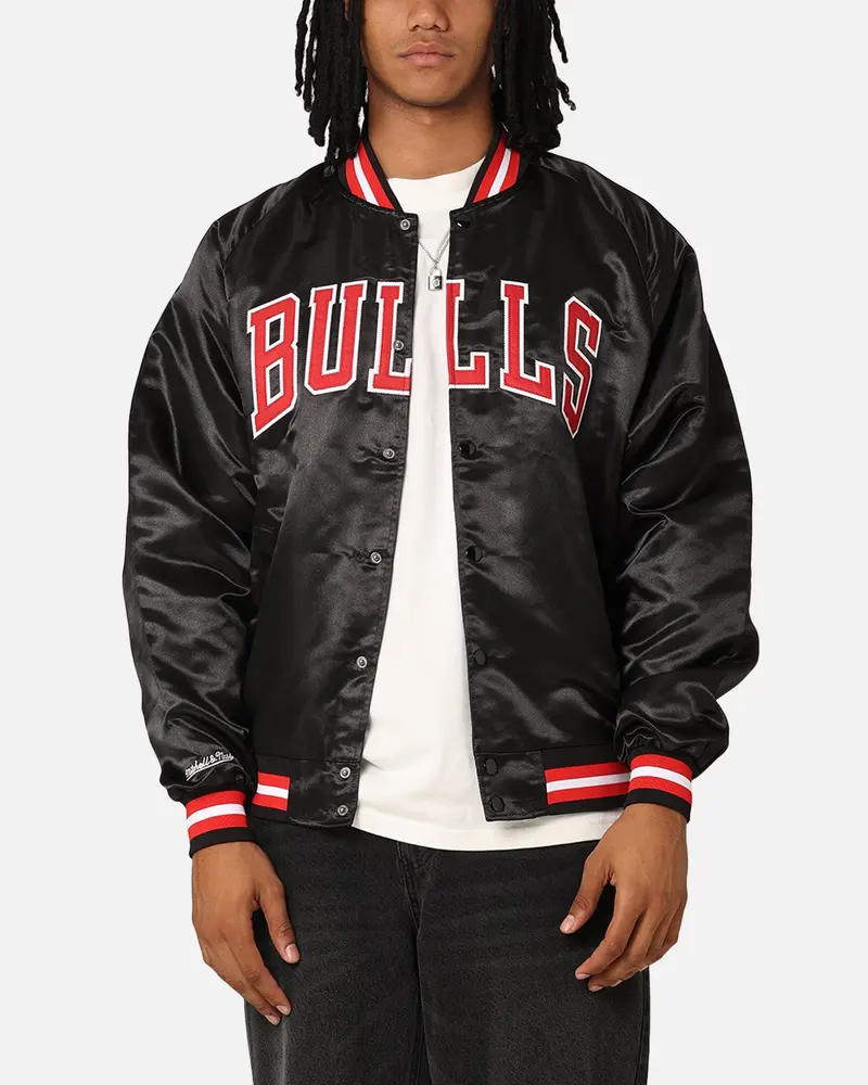Mitchell & Ness Chicago Bulls Lightweight Satin Jacket Black 1