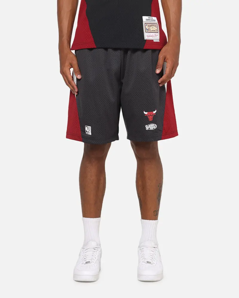 Mitchell & Ness Chicago Bulls Millenium Shorts Black/Red 1