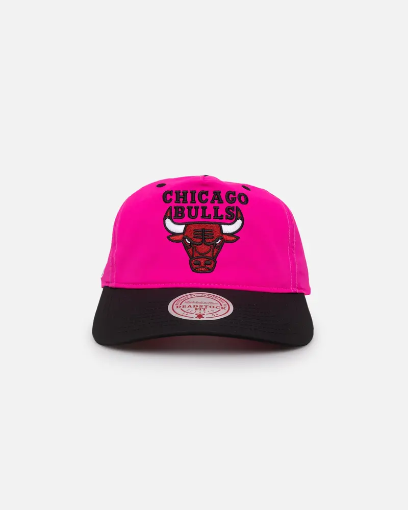 Mitchell & Ness Chicago Bulls Nylon Deadstock 2-Tone Snapback Neon Pink/Black 1