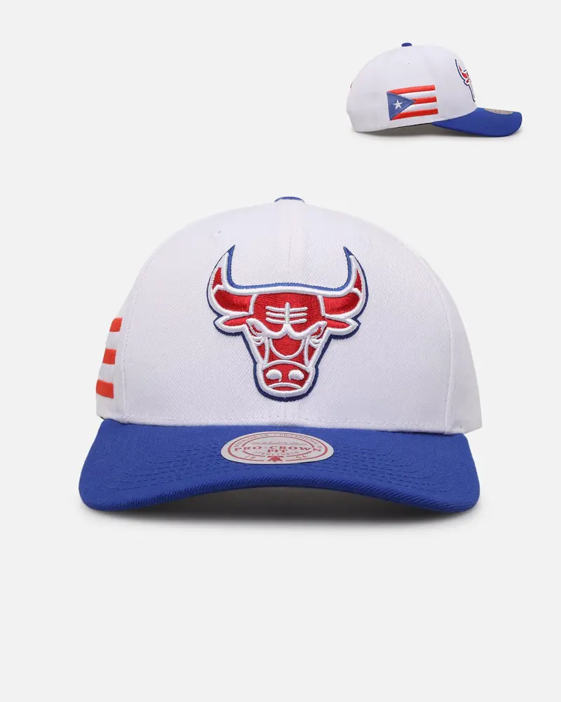Mitchell & Ness Chicago Bulls 'Puerto Rico Flag' Pro Crown Snapback White/Blue 1