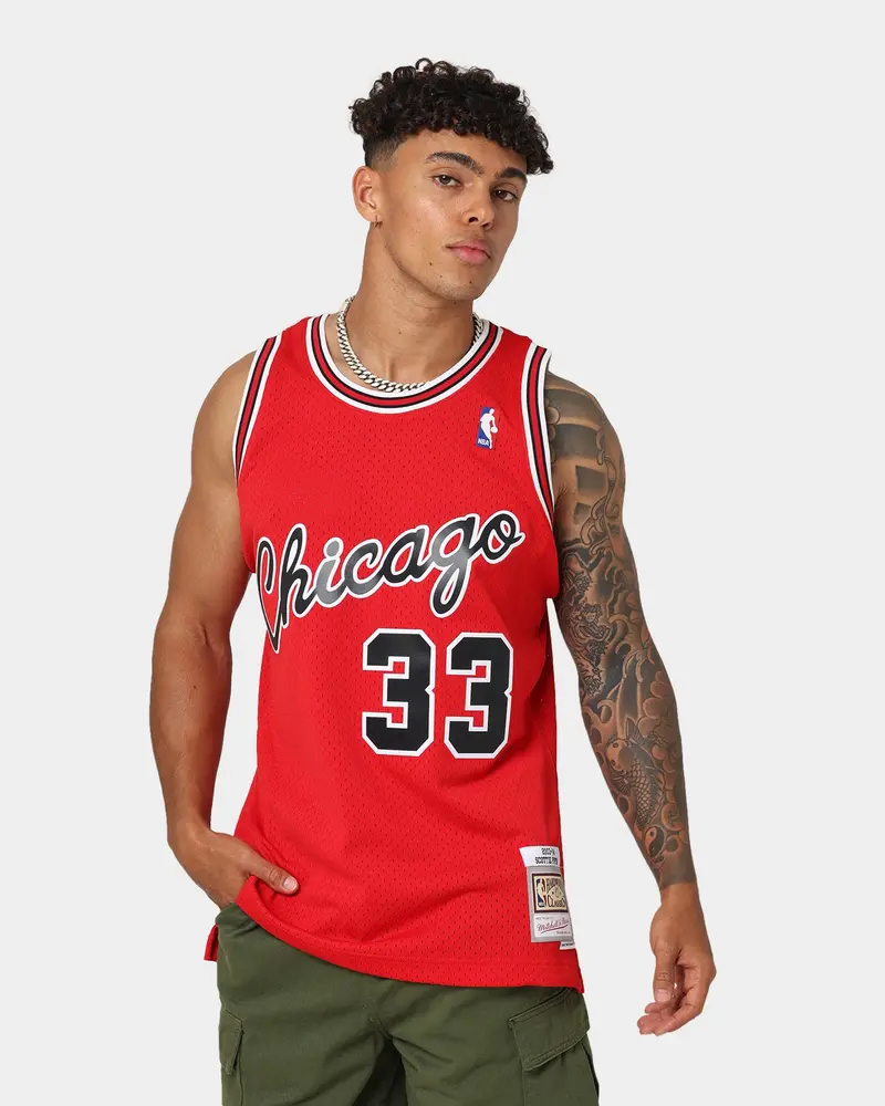 Mitchell & Ness Chicago Bulls Scott Pippen #33 '03-'04 Home Swingman Jersey Red 1
