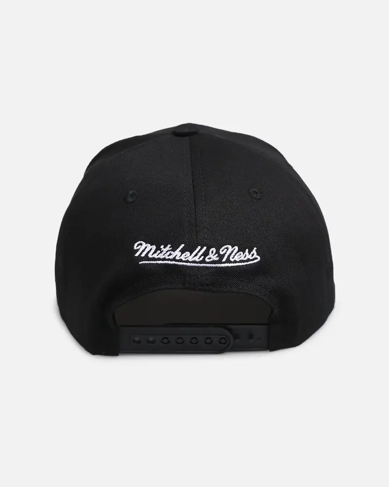 Mitchell & Ness Chicago Bulls 'Upside Down Logo' Pro Pinch Snapback Black 2
