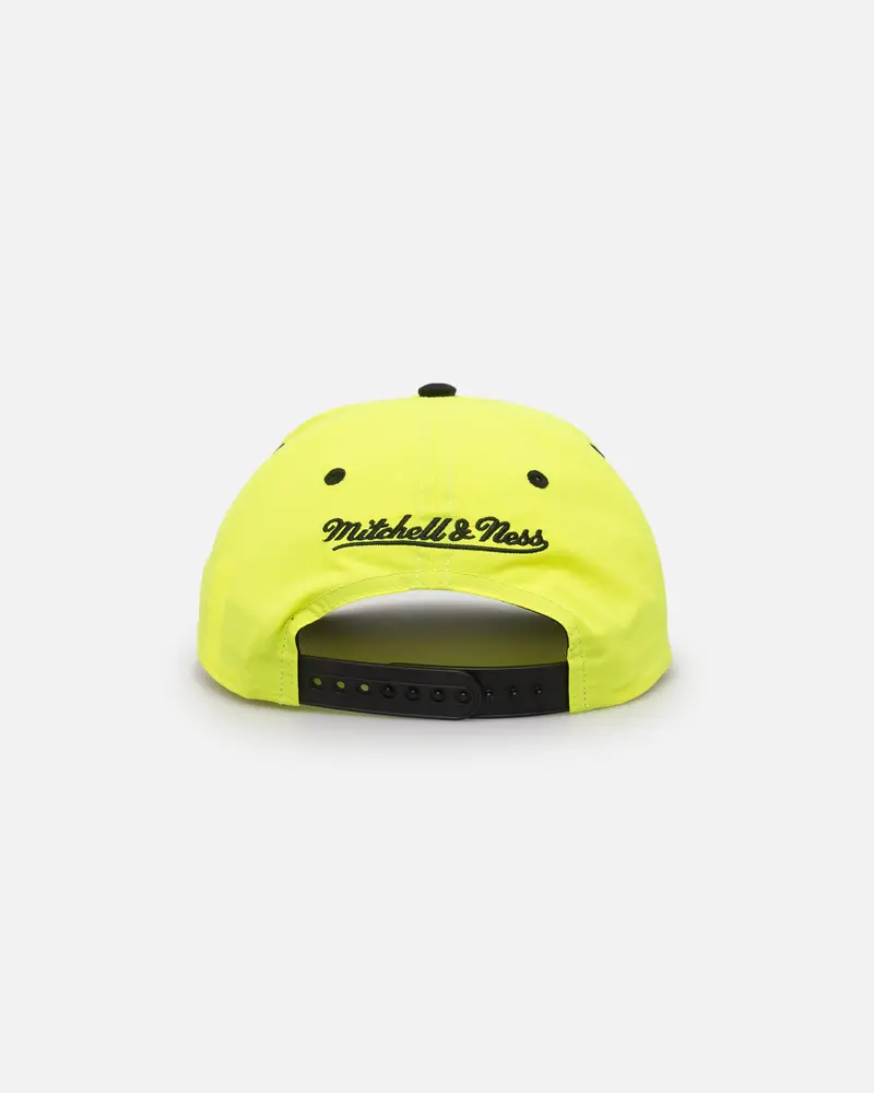Mitchell & Ness Los Angeles Lakers Nylon Deadstock 2-Tone Snapback Neon Yellow/Black 2
