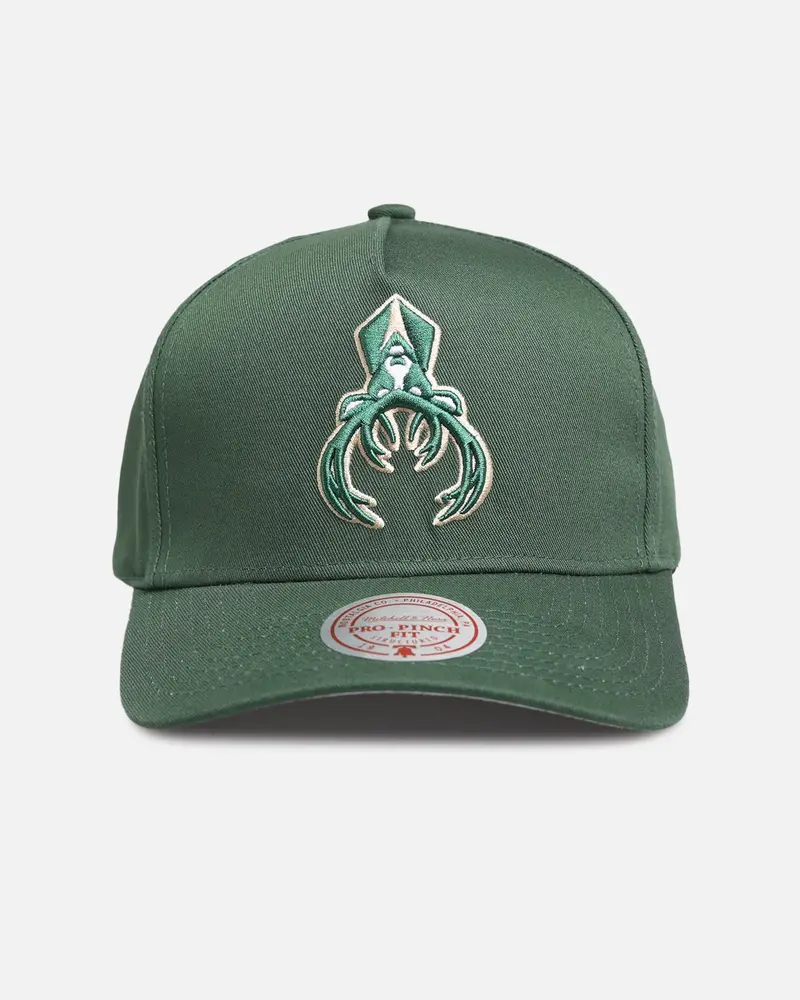 Mitchell & Ness Milwaukee Bucks 'Upside Down Logo' Pro Pinch Snapback Green 1