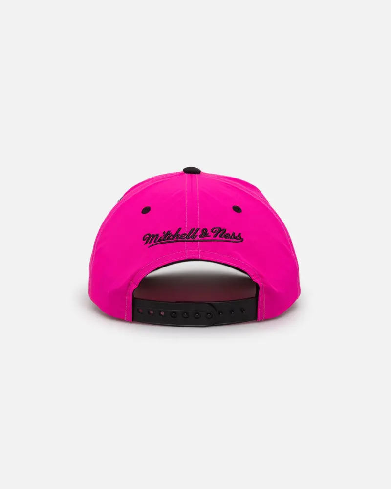 Mitchell & Ness San Antonio Spurs Nylon Deadstock 2-Tone Snapback Neon Pink/Black 2