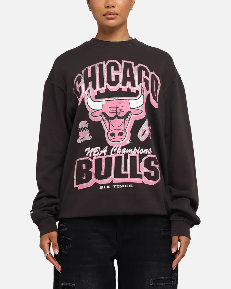 Mitchell & Ness Women's Chicago Bulls Arch Logo Crewneck Overdyed Black 1