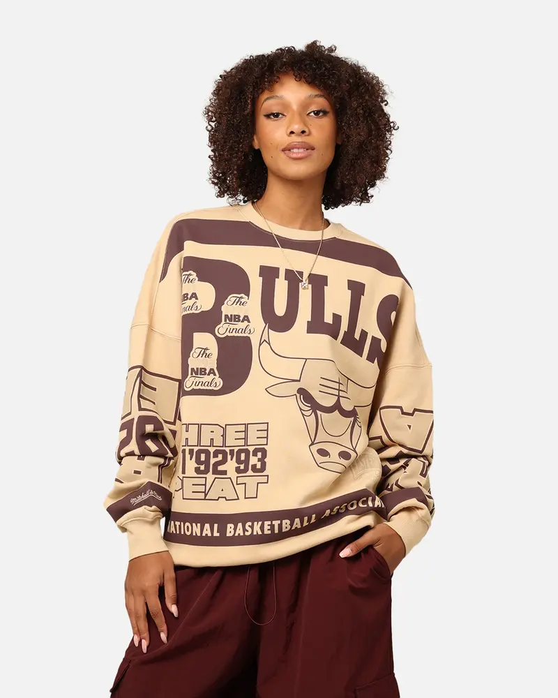 Mitchell & Ness Women's Chicago Bulls League Crewneck Warm Sand 1