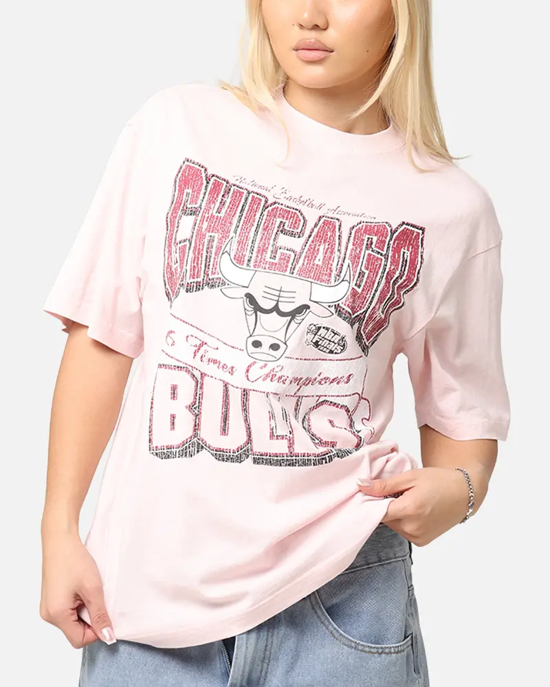 Mitchell & Ness Women's Chicago Bulls Sportsmanship T-Shirt Light Pink 1