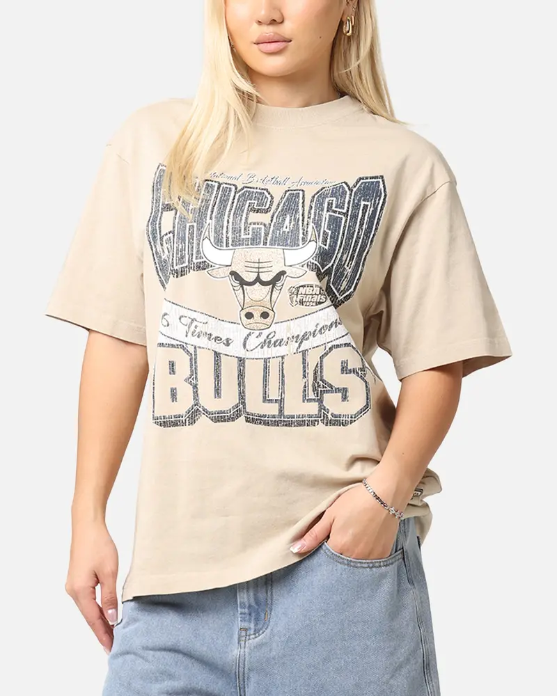 Mitchell & Ness Women's Chicago Bulls Sportsmanship T-Shirt Pepper 1