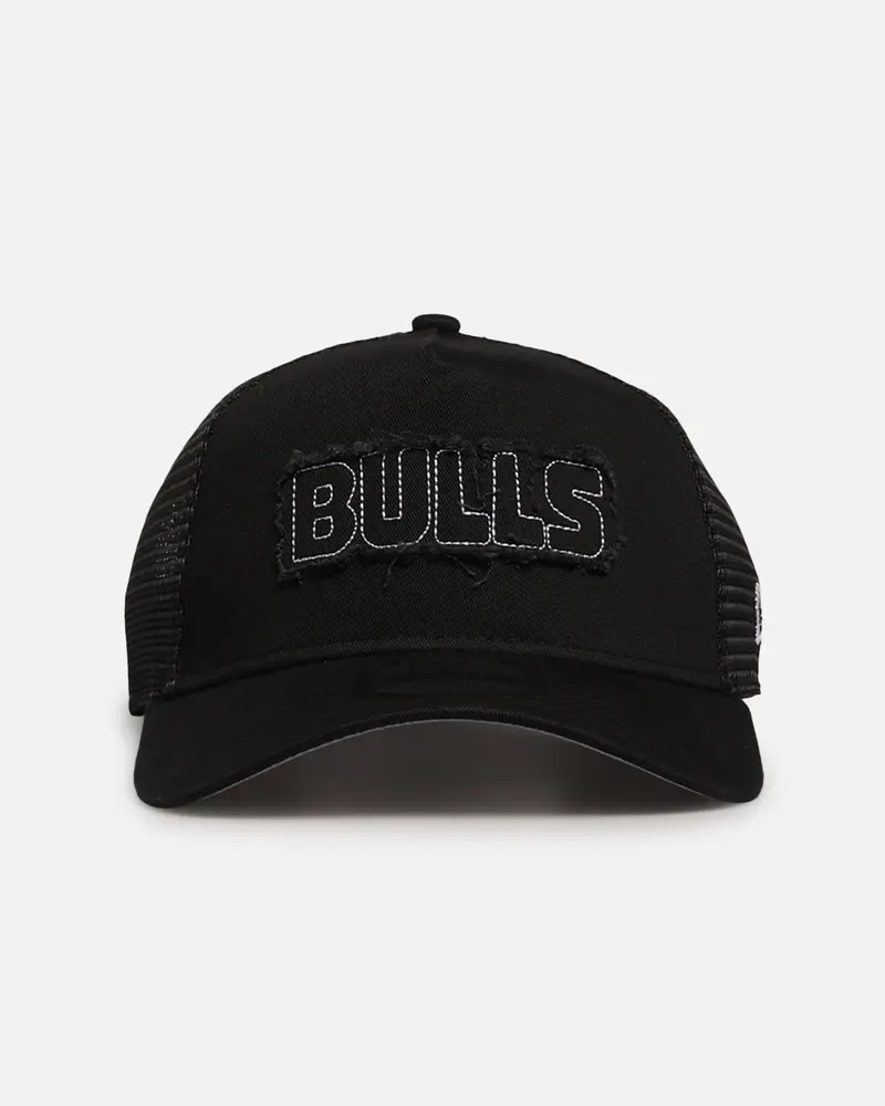 New Era Chicago Bulls 'Distressed' 9Forty A-Frame Trucker Snapback Black/White 1
