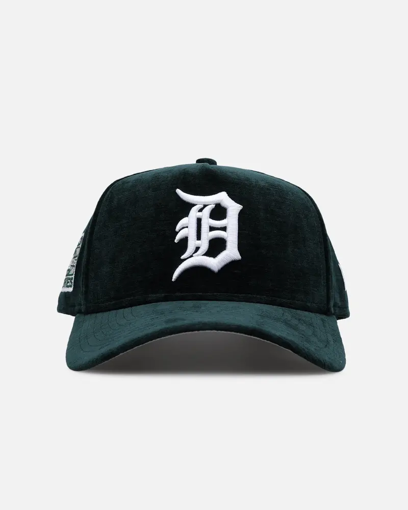 New Era Detroit Tigers 'Plush Chenille' 9Forty A-Frame Snapback Dark Green 1