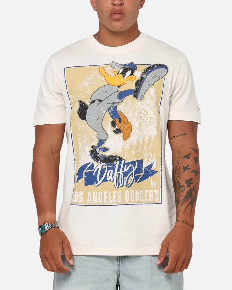 New Era Los Angeles Dodgers 'Looney Tunes' Daffy Duck T-Shirt Light Beige 1