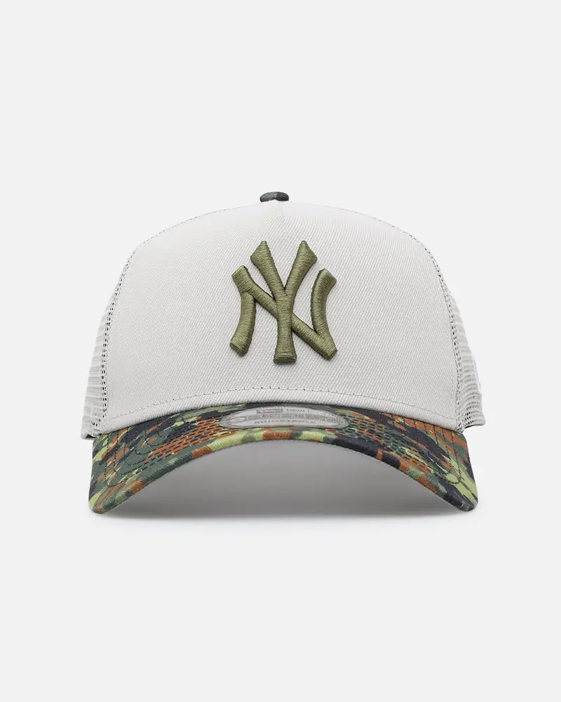 New Era New York Yankees "Camo Visor" 9Forty A-Frame Trucker Snapback Stone/Olive 1