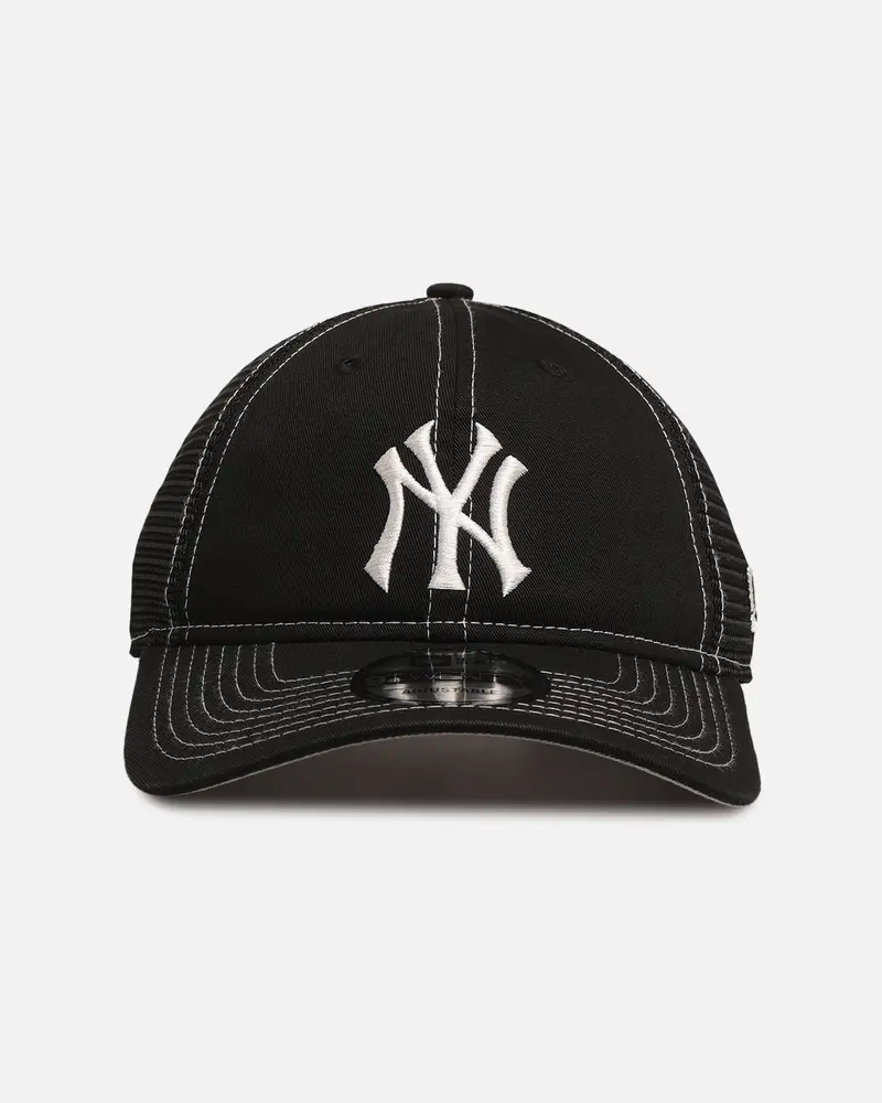 New Era New York Yankees 'Contrast Chrome' 9Twenty Casual Trucker Strapback Black 1