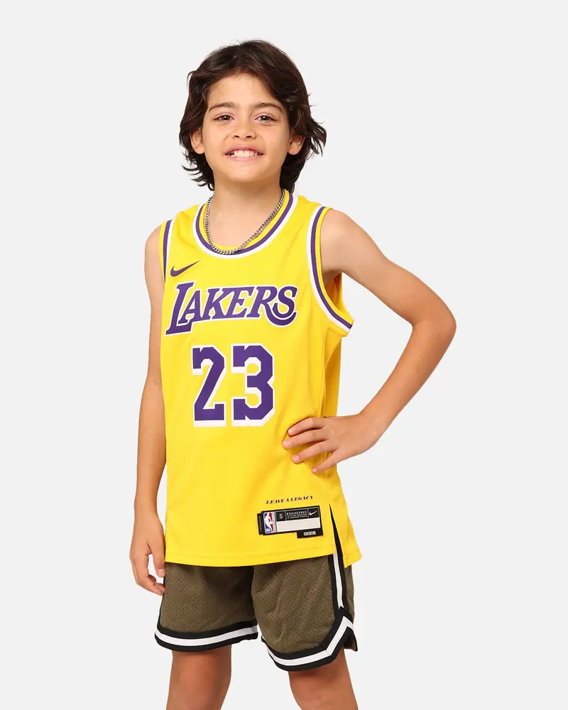 Nike Kids' Los Angeles Lakers Lebron James Swingman Jersey Amarillo 1