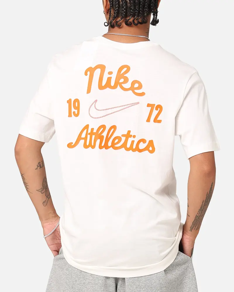 Nike Sportswear Club Essential T-Shirt Sail 2
