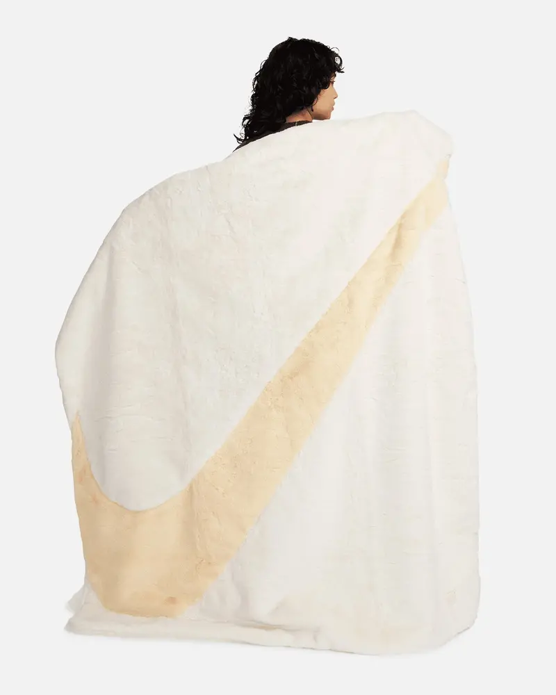 Nike Sportswear Faux Fur Blanket Pale Ivory 1