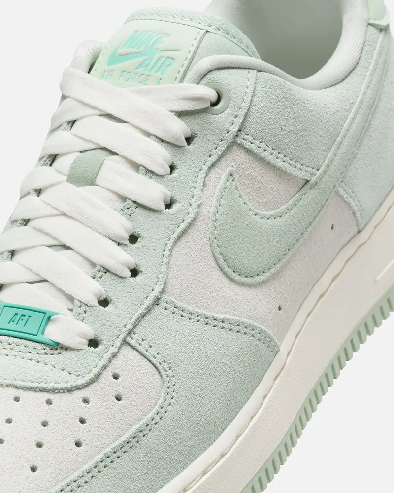 Nike Women's Air Force 1 '07 Se Spruce Aura/Pistachio 6
