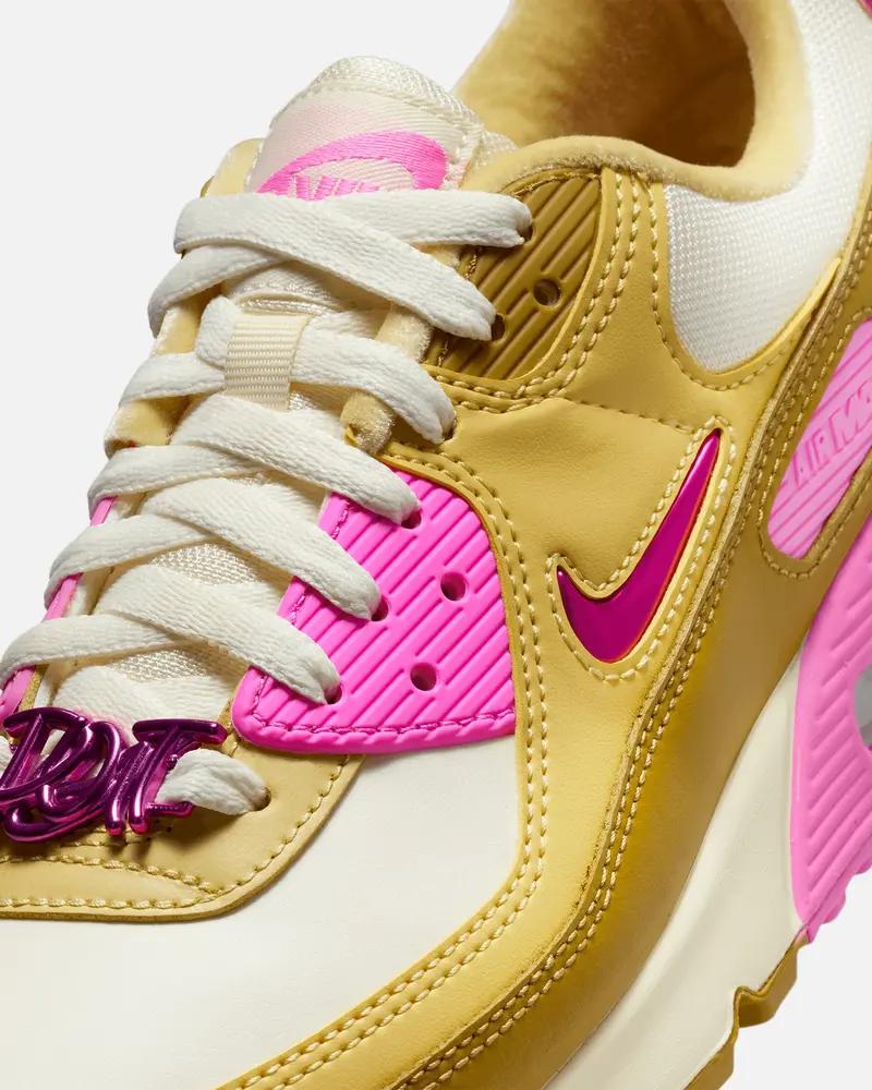 Nike Women's Air Max 90 Se Coconut Milk/Playful Pink 5
