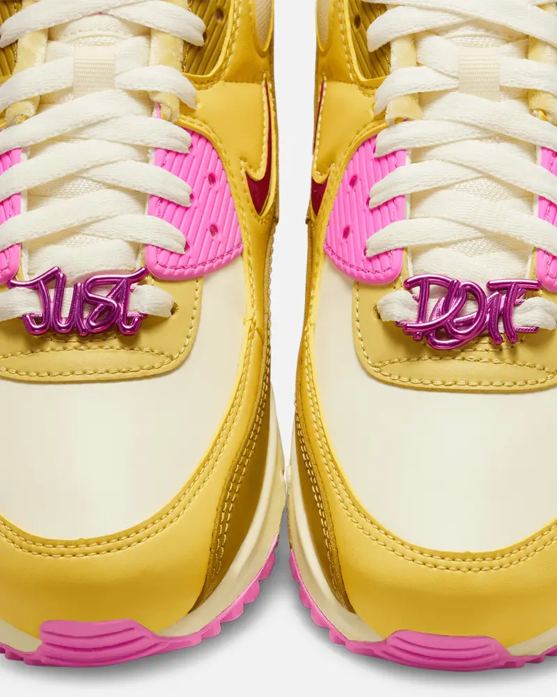 Nike Women's Air Max 90 Se Coconut Milk/Playful Pink 7