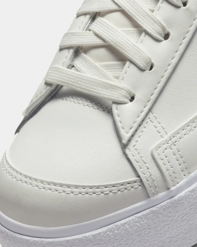 Nike Women's Blazer Low Platform Summit White/Metallic 6