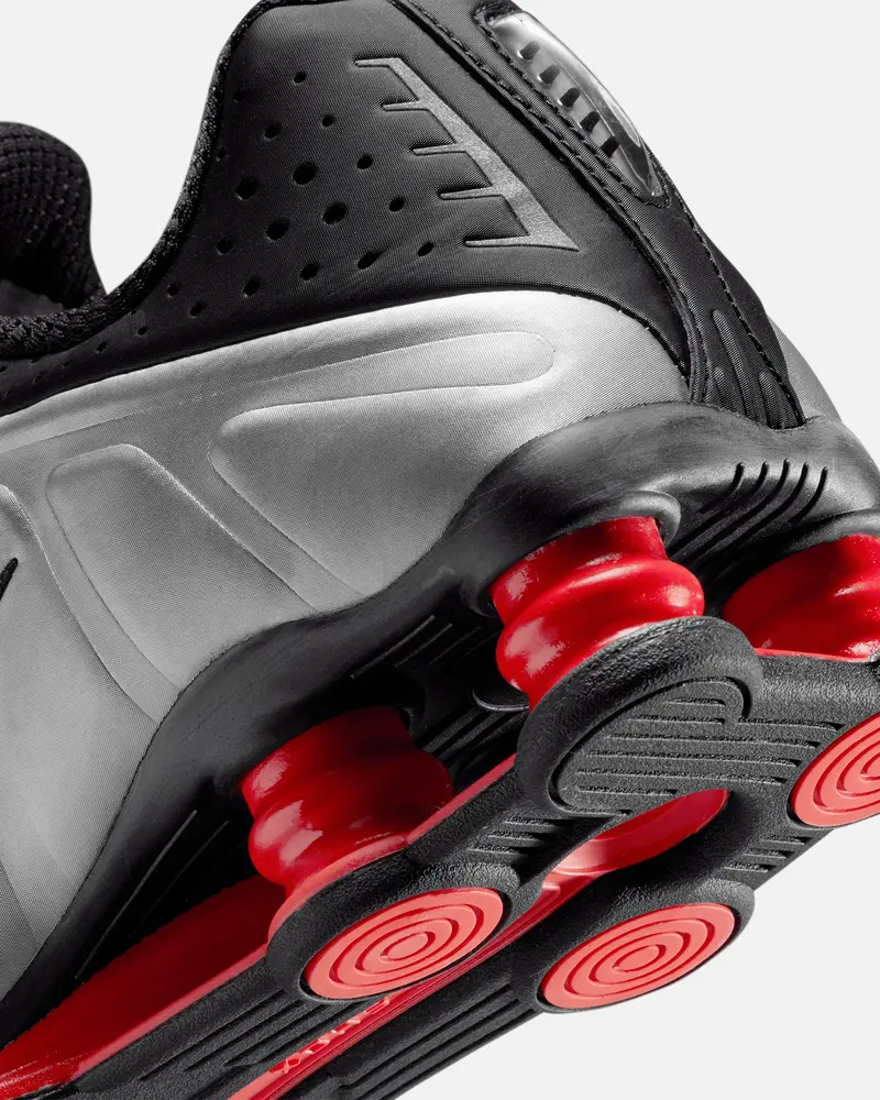 Nike Women's Shox R4 Black/Silver 8