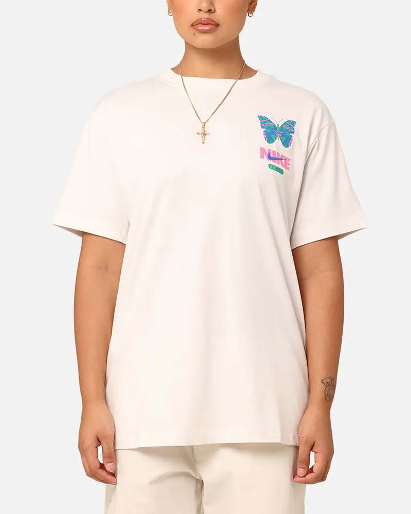 Nike Women's Sportswear Graphic Boyfriend T-Shirt Phantom 1
