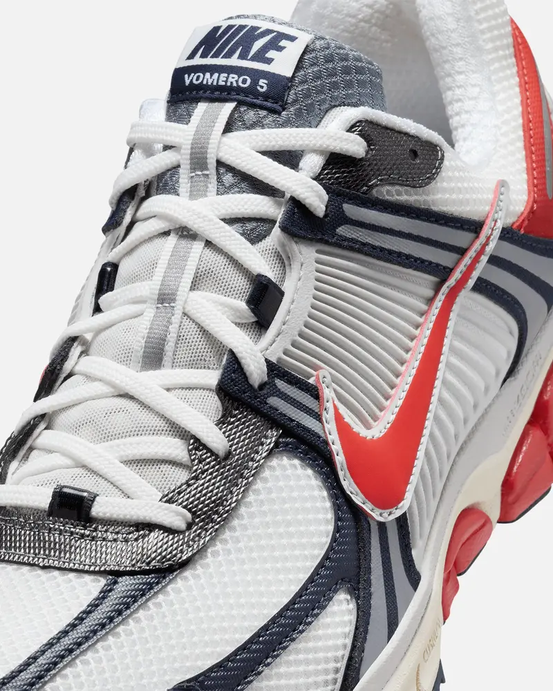 Nike Zoom Vomero 5 Photon Dust/Picante Red 6