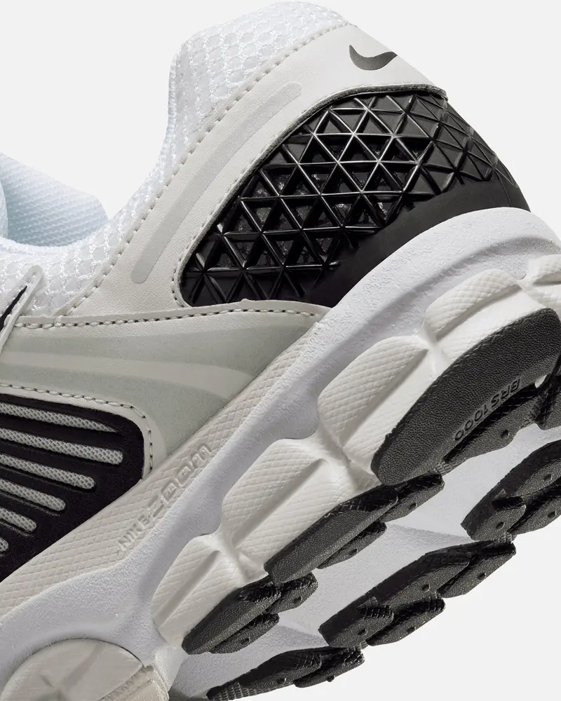 Nike Zoom Vomero 5 White/Black 8