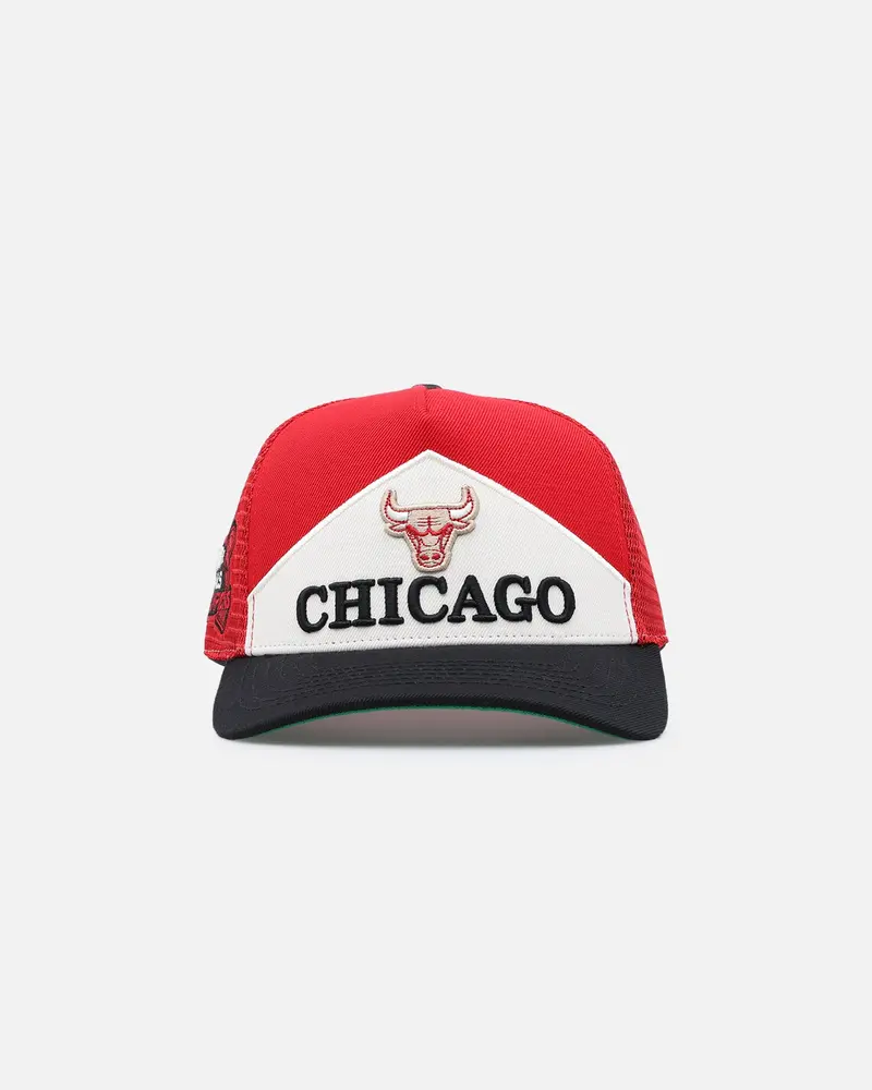 Pro Standard Chicago Bulls Chevron Pinch Front Trucker Snapback Red 1