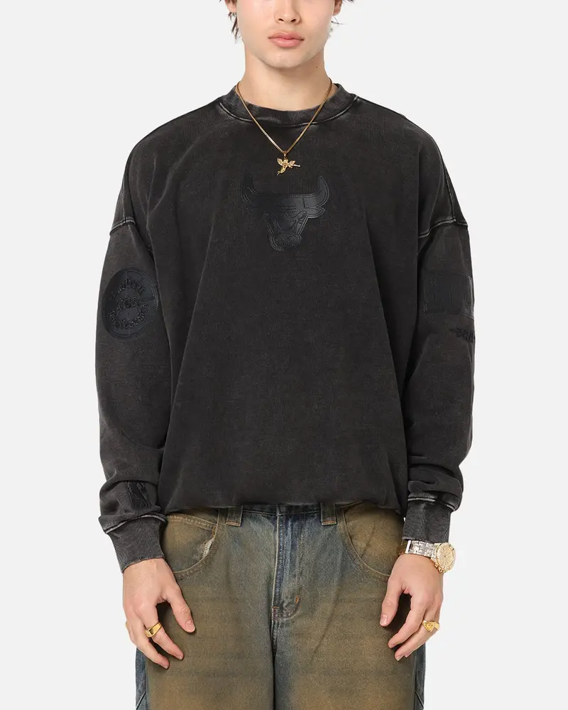 Pro Standard Chicago Bulls 'Wash Vanguard' Fleece Crewneck Washed Black 1
