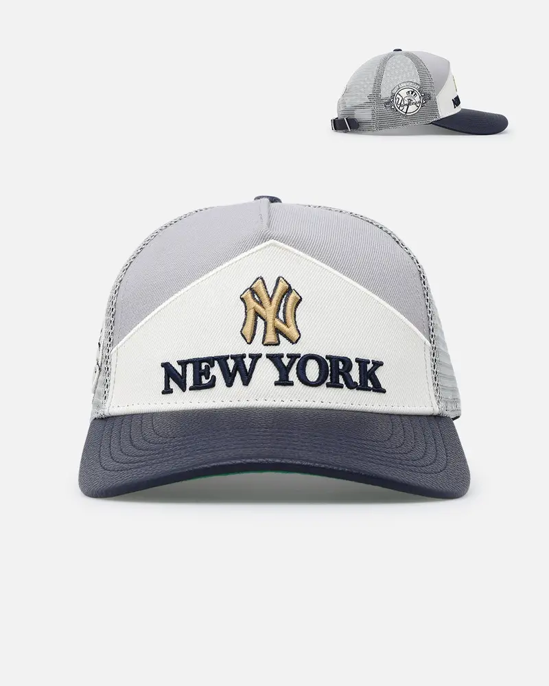 Pro Standard New York Yankees Chevron Pinch Front Trucker Snapback Midnight Navy 1