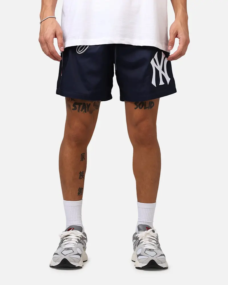Pro Standard New York Yankees Classic Woven Shorts Midnight Navy 1