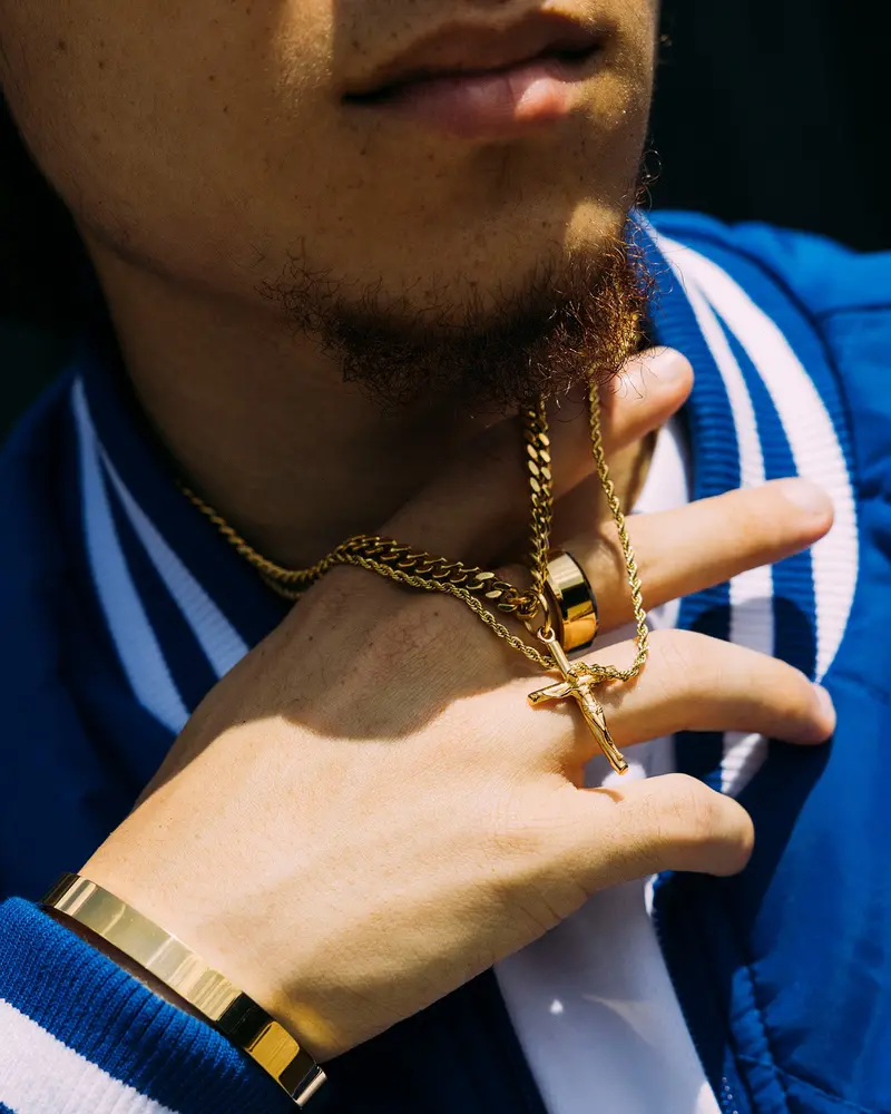 Saint Morta Crucifix Pendant Gold 1
